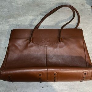 Large Tod’s Tote in Smooth Pecan Leather with Moccasin Stud on the Bottom